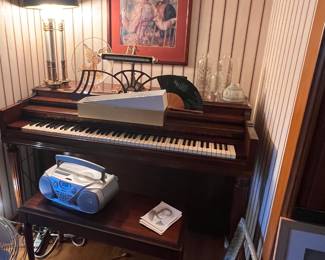 Upright piano