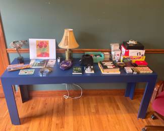 MISCELLANEOUS ITEMS AND A LARGE SIDE DESK / TABLE