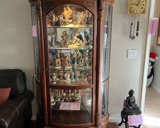 Curio cabinet
Capodimonte
Goebel figurines