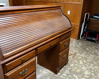Roll top desk