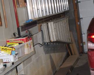 Extension ladder
Step ladder 