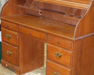 Roll top desk