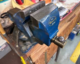 Record swivel base vise