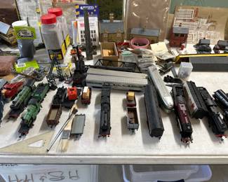 More HO trains and accessories 