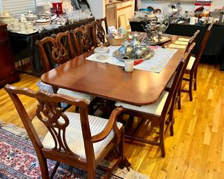 Duncan Phyfe Table & 8 chairs /$325
