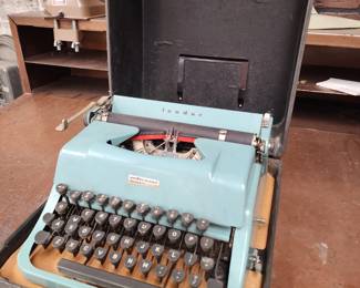 Leader Underwood Type Writer