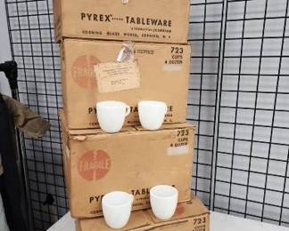 Pyrex Tableware
