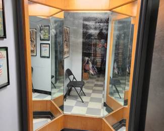 Vintage Dressing Room Mirror (1960's) Lights up when you approach it.