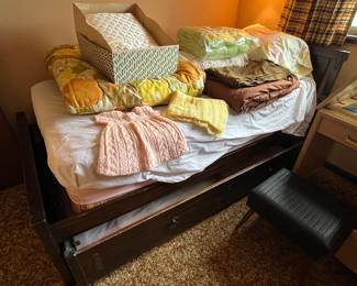 Trundle bed and linens