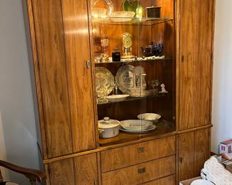 Vintage Drexel lighted china cabinet