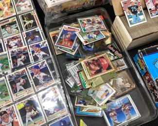 LARGE GROUP ASSORTED BASEBALL, FOOTBALL, HOCKEY, BASKETBALL CARDS, 1970s-1990s, BILLY SIMS, BRET FAVRE, BRET SABERHAGAN, DWIGHT GOODEN, FRANK THOMAS, PETE ROSE, FLEER, DONRUSS, TOPPS, UPPER DECK