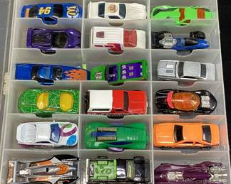 48 HOT WHEELS CARS IN A TRAVEL