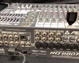 PEAVEY RQ-880FX SOUNDBOARD POWEREDMIXER