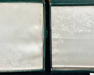 VTG. TABLE COVER SLIPS