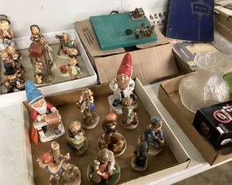 CHOICE BOX LOT HUMMEL, POSTCARDS