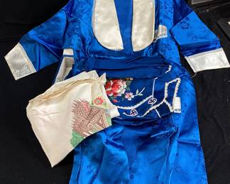 VTG. JAPANESE HAND EMBROIDERED CHILDS KIMONO