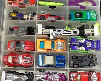 48 HOT WHEELS CARS IN A TRAVEL