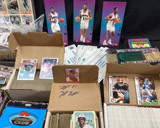 LARGE GROUP ASSORTED BASEBALL, FOOTBALL, HOCKEY, BASKETBALL CARDS, 1970s-1990s, BILLY SIMS, BRET FAVRE, BRET SABERHAGAN, DWIGHT GOODEN, FRANK THOMAS, PETE ROSE, FLEER, DONRUSS, TOPPS, UPPER DECK