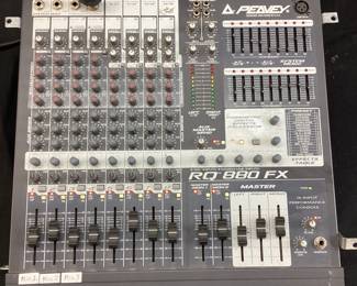 PEAVEY RQ-880FX SOUNDBOARD POWERED MIXER