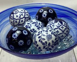 ART GLASS BOWL FILLED w GLASS 