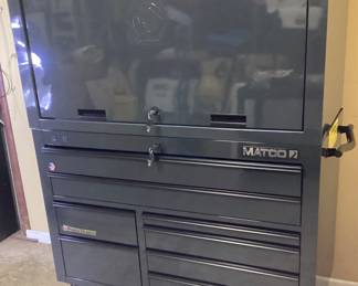 MATCO TOOL 2S DOUBLE BAY 25’’ DEEP DRAWER ROLLING TOOL BOX, #2225TB/TTBU WITH 2S MATCO HUTCH #2225HTC, MINT CONDITION, 55''L BY 70''H ON CASTERS, LIGHT & KEYS INCLUDED,