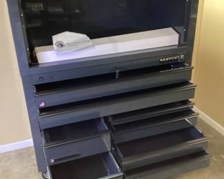 MATCO TOOL 2S DOUBLE BAY 25’’ DEEP DRAWER ROLLING TOOL BOX, #2225TB/TTBU WITH 2S MATCO HUTCH #2225HTC, MINT CONDITION, 55''L BY 70''H ON CASTERS, LIGHT & KEYS INCLUDED,