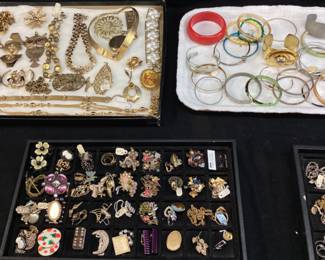 CHOICE LOT COSTUME JEWELRY TRAYS