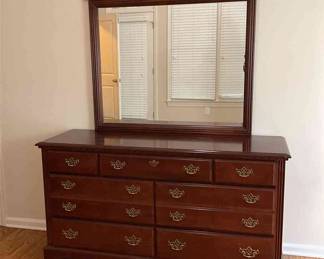 Dresser With Mirror