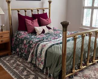 Solid brass queen bed with frame 
Gorgeous rug 
