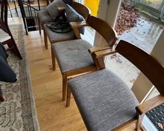 Set of 4 Modern Dining Chairs with Gray Padded Seat