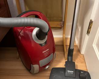 Miele Compact C1 HomeCare PowerLine Canister Vacuum Cleaner 