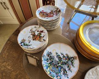 Williams Sonoma Christmas Dinnerware