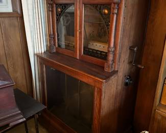 Regina Corona Upright Disc Player Music Box/Cabinet