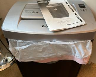 Fellowes 8 Sheet Heavy Duty Paper Shredder
