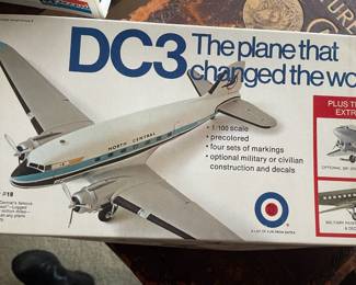 Douglas DC-3 North Central Airlines Model Kit