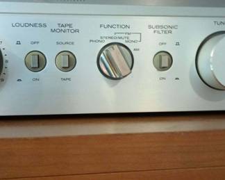 Hitachi AM-FM Stereo Receiver - SR-6010