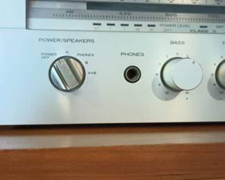 Hitachi AM-FM Stereo Receiver - SR-6010