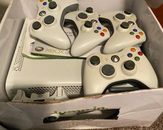 Xbox 360 Kinect 4 GB Memory Console