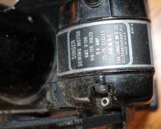 Singer Featherweight Sewing machine No. AH826606