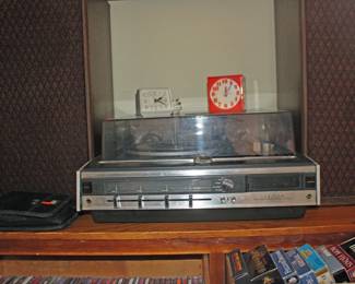 LLoyd Stereo Clocks  Speakers