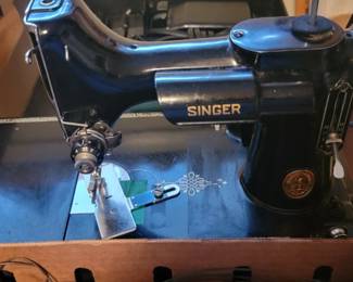 Singer Featherweight Sewing Machine Case and Accessories