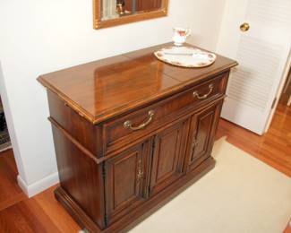 Drexel Buffet / Server