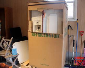 Brand New- Still in Box GE Model GSS25GGPCC Side by Side Refrigerator Freezer