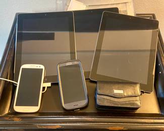 iPads and Samsung Phones 
