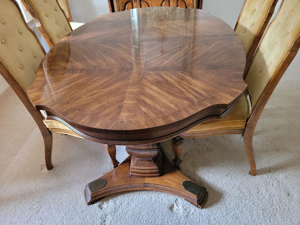 $200 solid wood dining set with 6 gold velvet high back chairs - Mon