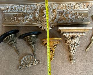 Lot of miscellaneous wall decor. --- $40