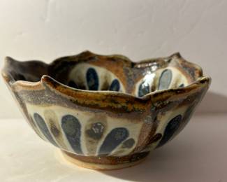 Vintage Ken Edwards Mexican Pottery Lotus scalloped bowl. Excellent condition. 6 x 2.75h --- $18