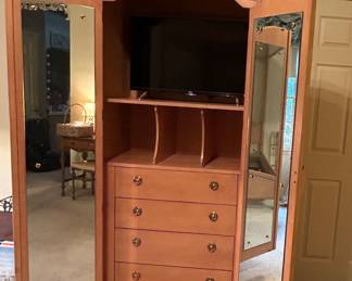 Bernhardt Vanity Armoire. See photo of inside of drawers at the dividers for minor issue. Otherwise, great condition. --- $300