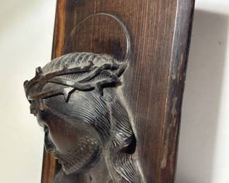 Vintage wood carving Jesus with Crown of Thorns. EUC. Measures 8.25h x 6w --- $28
