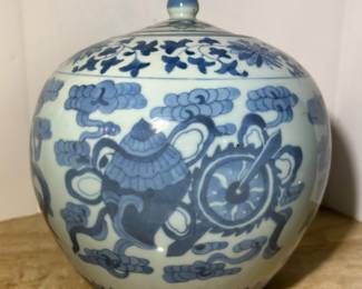 Blue/White Ginger Jar. EUC. 9h x 8.5d --- $20